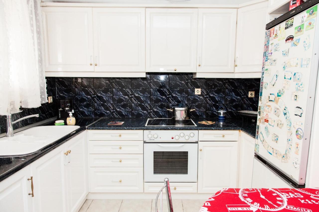 Sunny Apartment Near Metro Station Атина Екстериор снимка