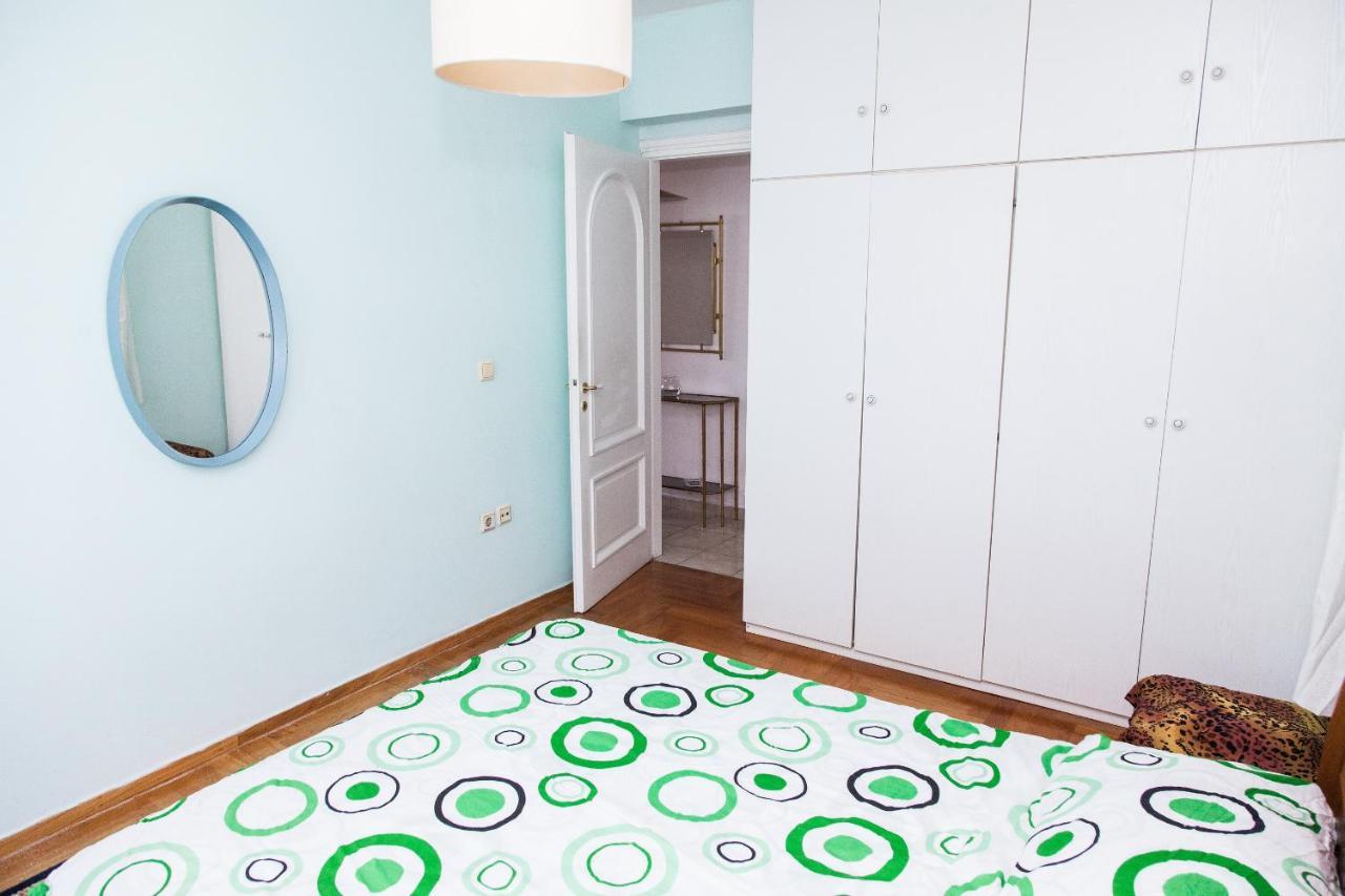 Sunny Apartment Near Metro Station Атина Екстериор снимка