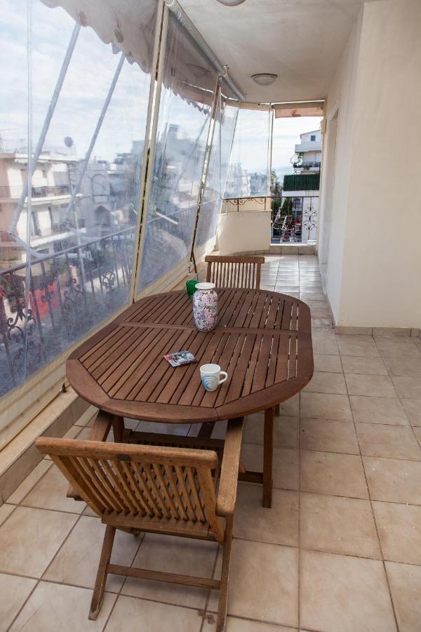 Sunny Apartment Near Metro Station Атина Екстериор снимка