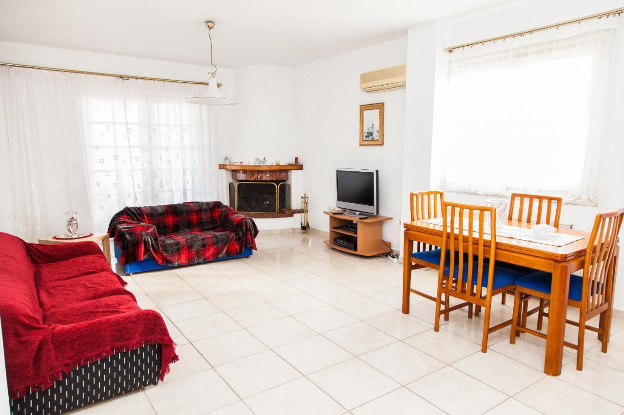 Sunny Apartment Near Metro Station Атина Екстериор снимка