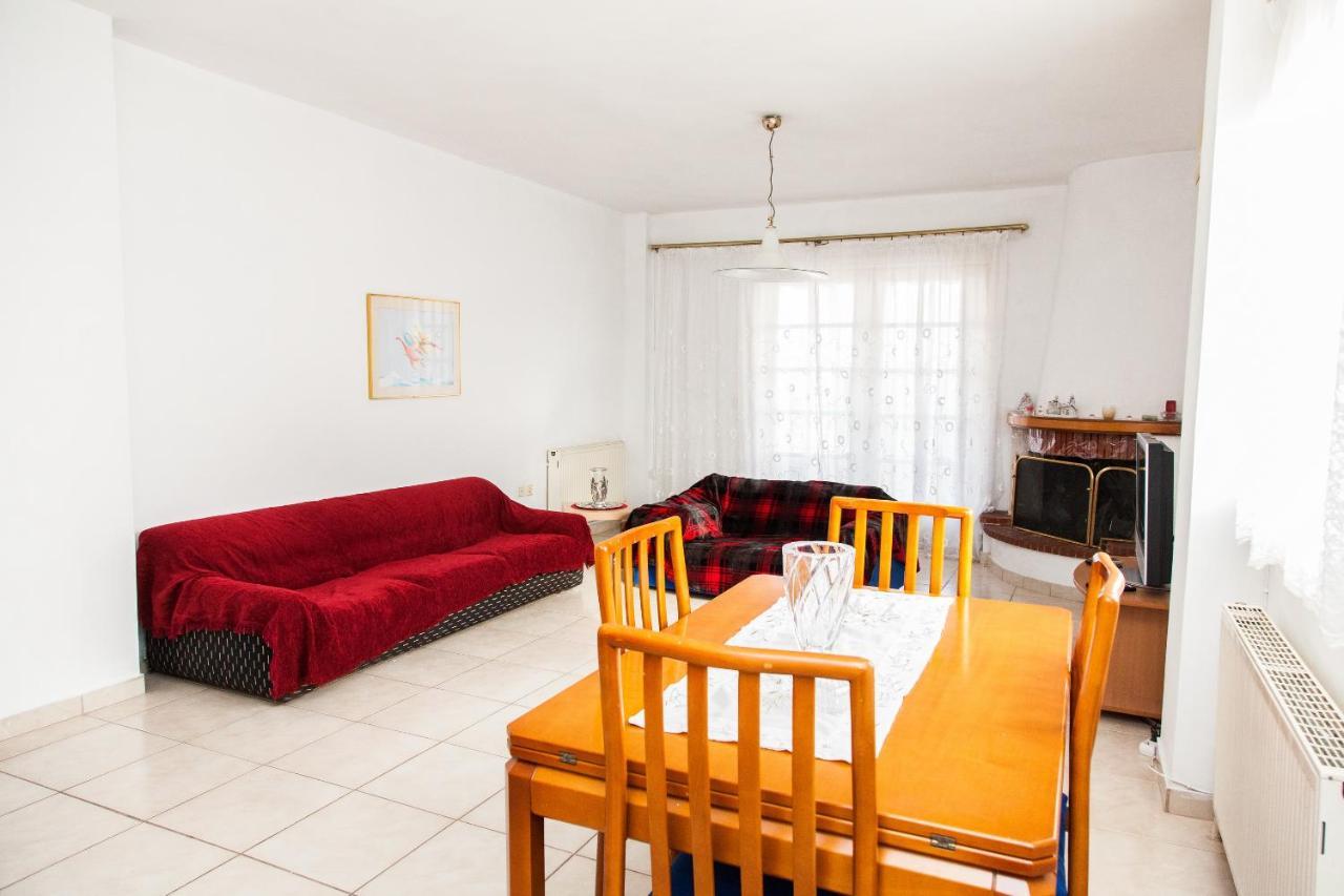Sunny Apartment Near Metro Station Атина Екстериор снимка
